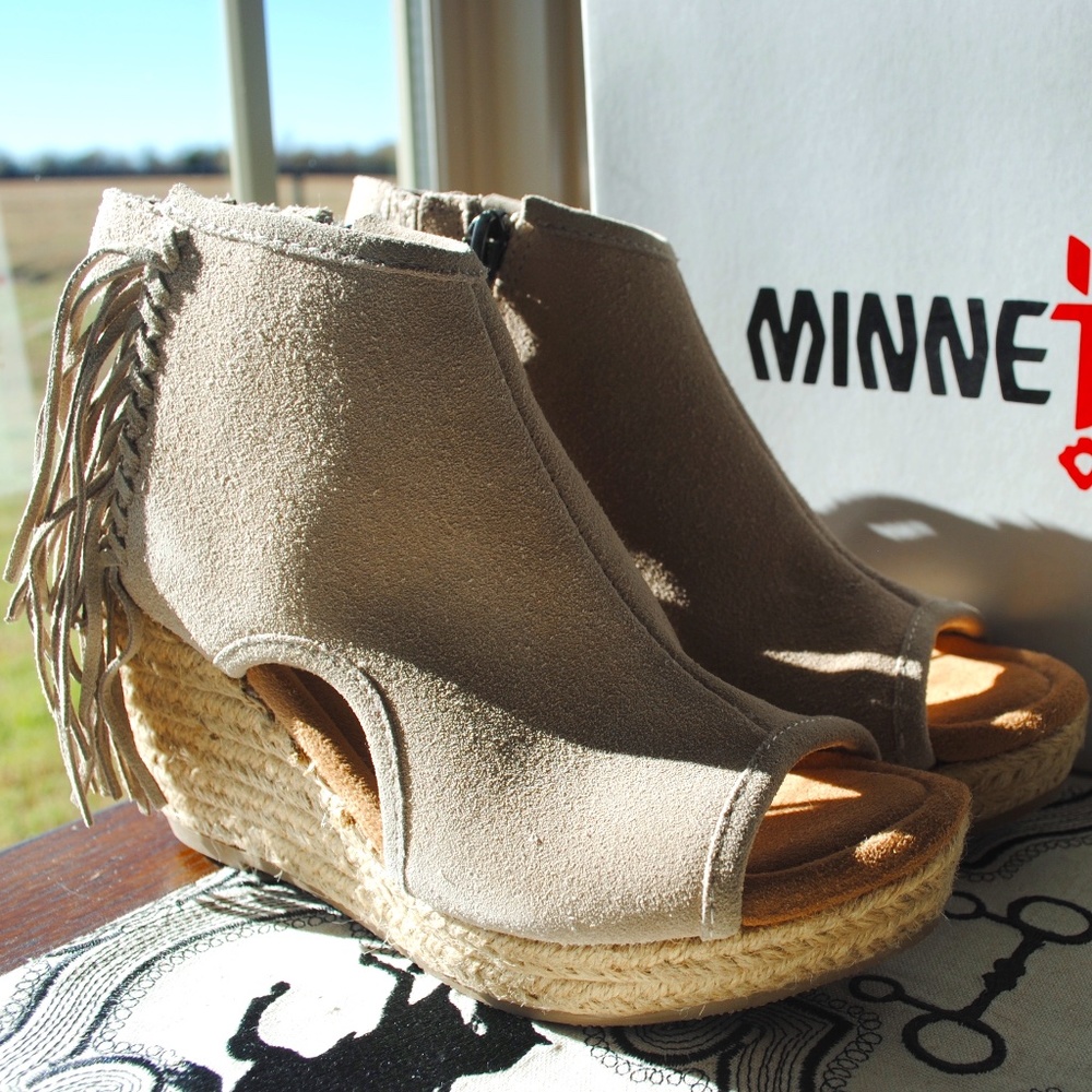 NWT Minnetonka Fringe Wedges